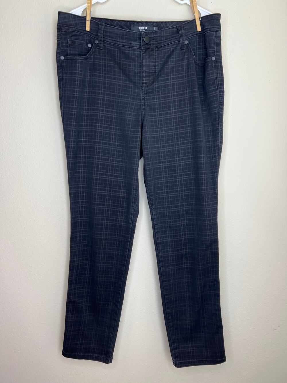 Torrid Plaid Pattern Slim Pocket Skinny Jeans Size 18R Black Grey Stretch Denim